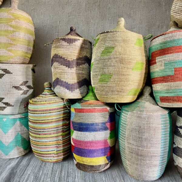 Cesta Decorativa Africana GRANDE – Estilo Étnico en Púrpura y Natural
