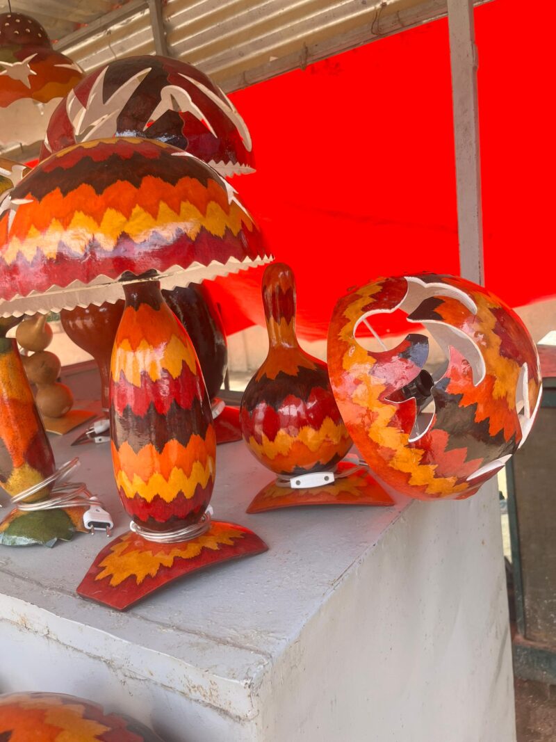 Lámpara Artesanal de Calabaza Africana – Elegancia Natural y Cultural - Imagen 2