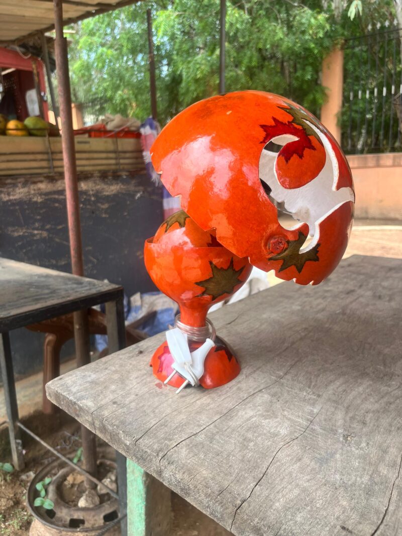 Lámpara Artesanal de Calabaza Africana – Elegancia Natural y Cultural - Imagen 4