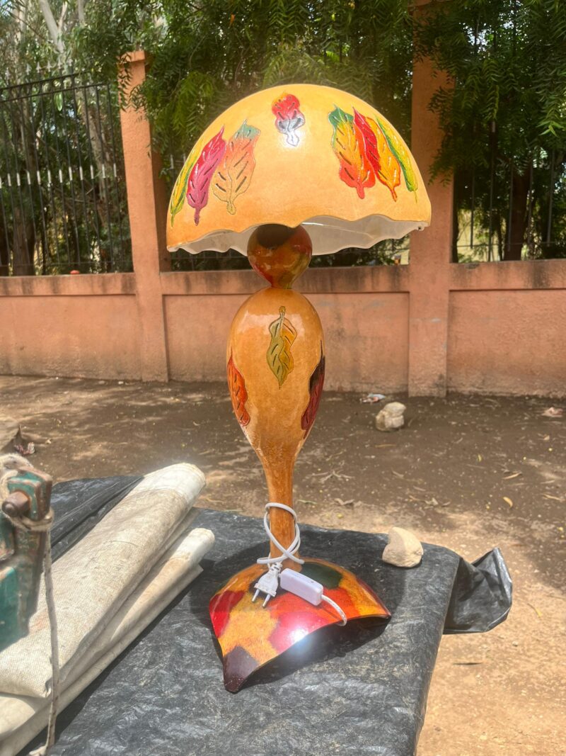 Lámpara Artesanal de Calabaza Africana – Elegancia Natural y Cultural - Imagen 5