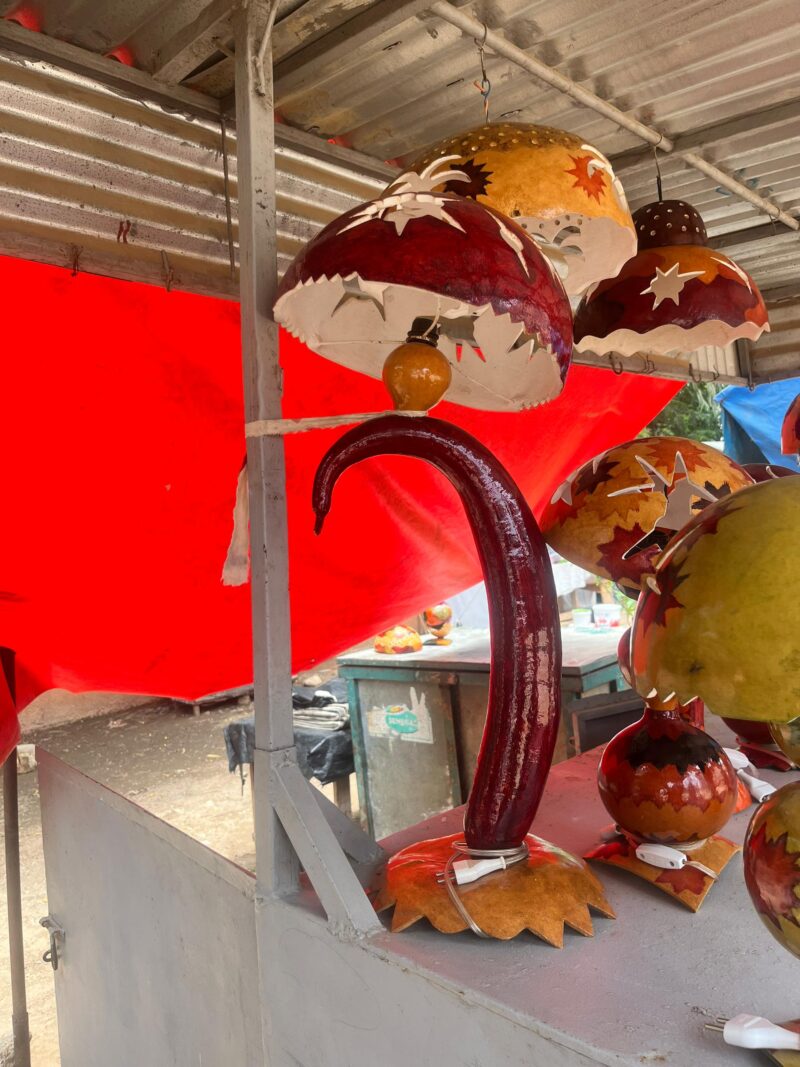 Lámpara Artesanal de Calabaza Africana – Elegancia Natural y Cultural - Imagen 6