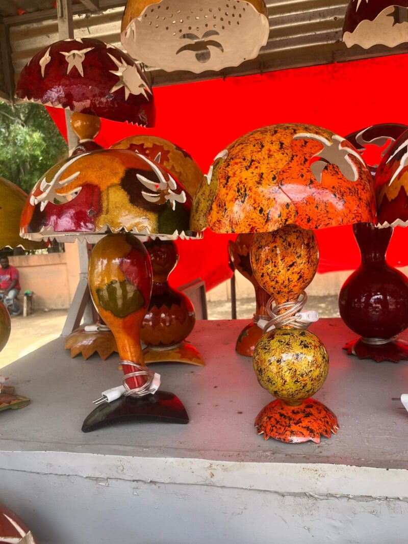 Lámpara Artesanal de Calabaza Africana – Elegancia Natural y Cultural - Imagen 8